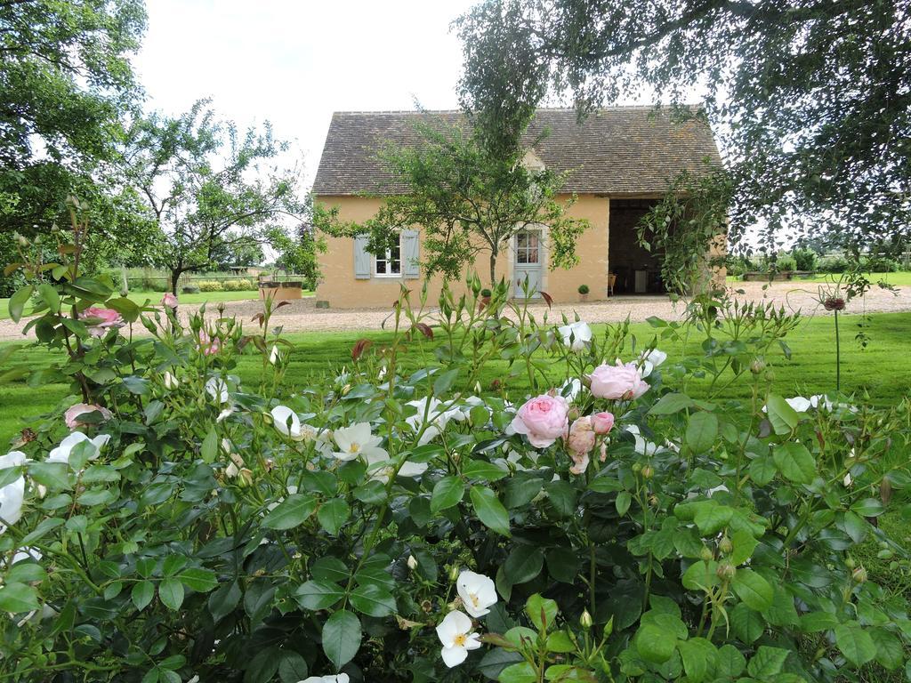 Gite De La Hertaudiere Montbizot Exterior foto