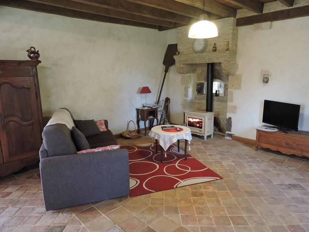 Gite De La Hertaudiere Montbizot Exterior foto