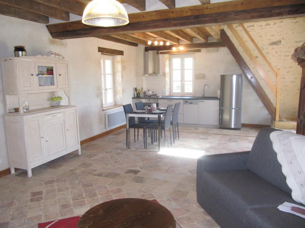 Gite De La Hertaudiere Montbizot Exterior foto